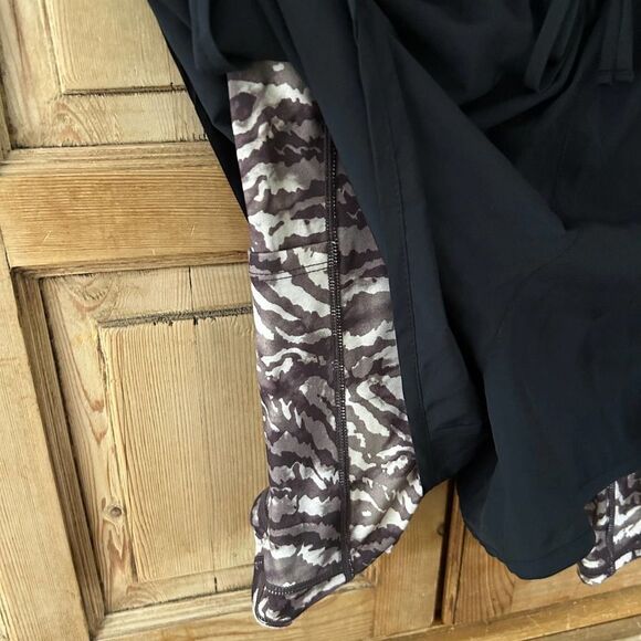 Fabletics Small Athletic Shorts Sloane Running Short Black/Smokey Runyon - Picture 7 of 9